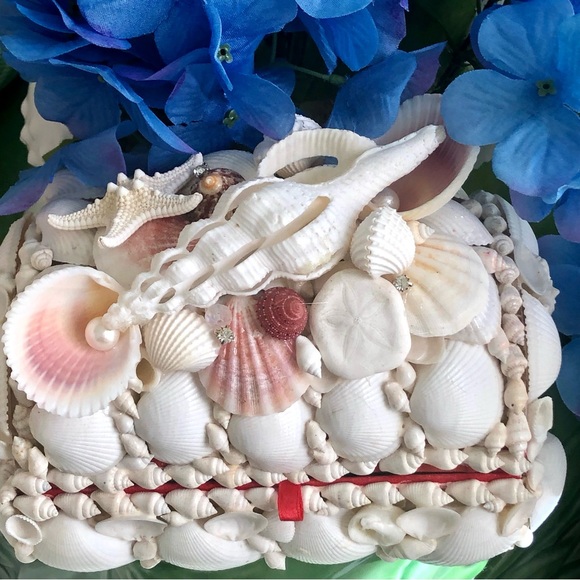 New! Seashell Pearls & Rhinestone Jewelry Box - Picture 3 of 7